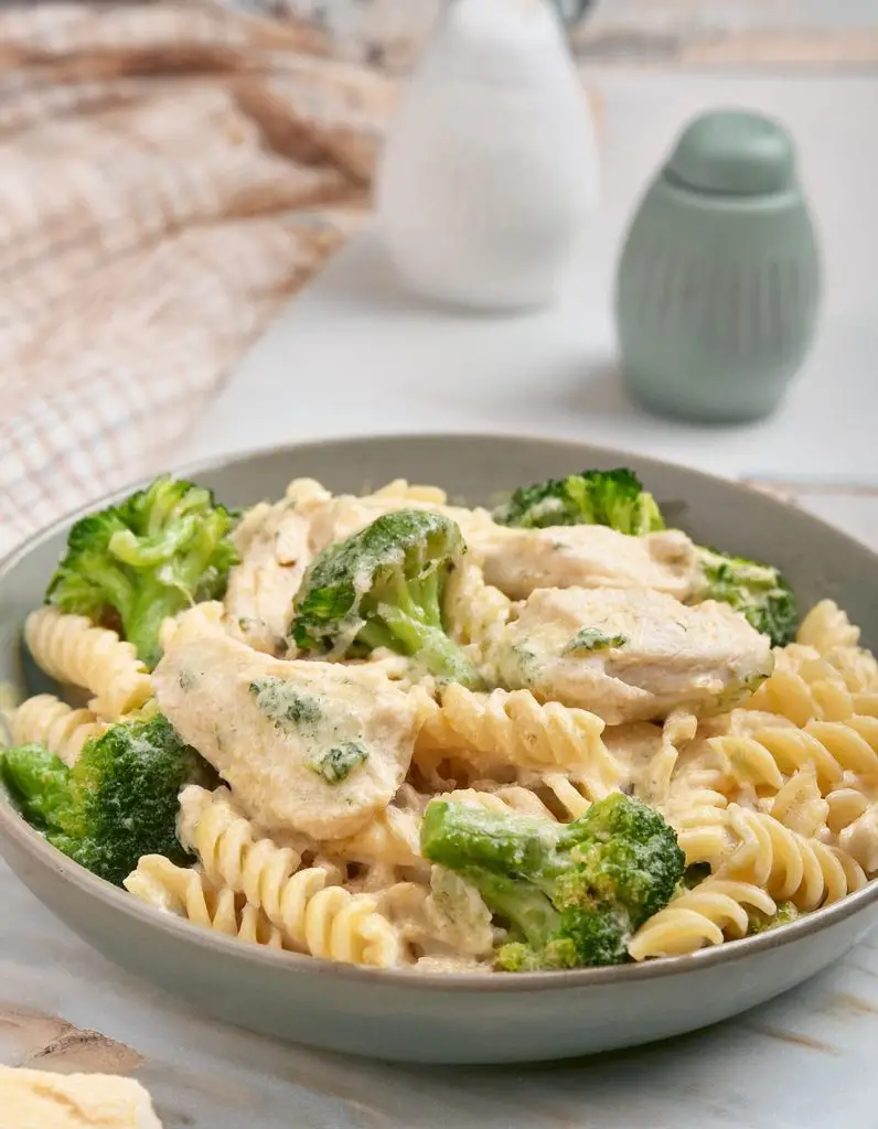 Creamy Chicken and Broccoli Pasta