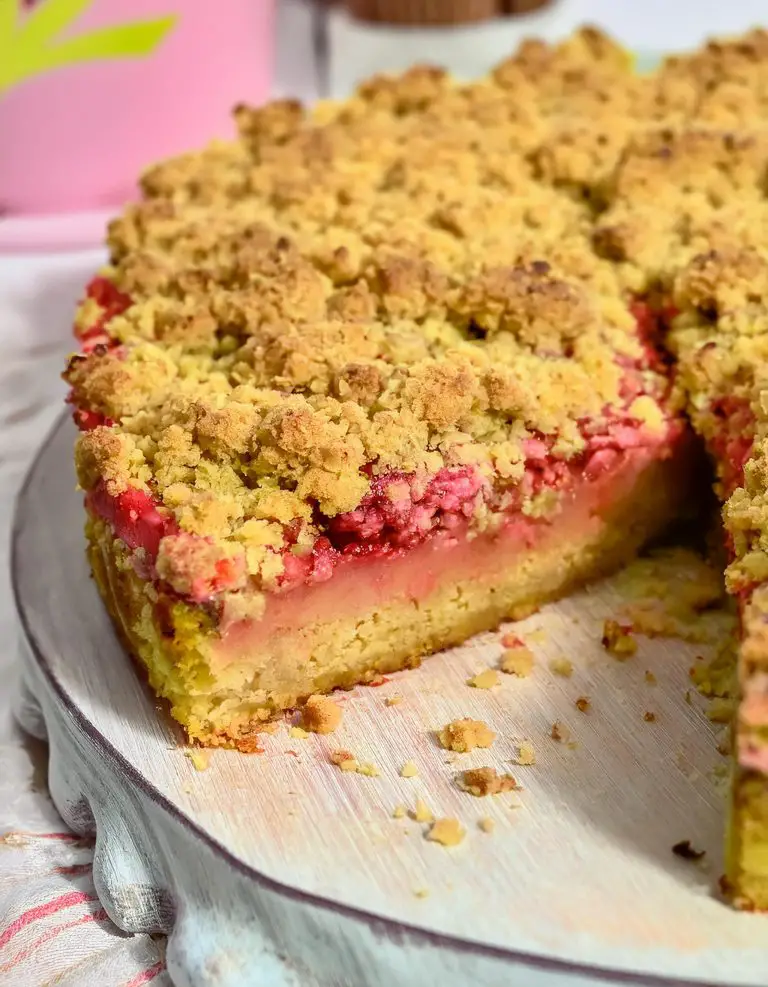 Rhubarb Crumble Cake
